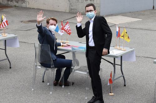 Philipp Gasser (rechts) mit Sven Marti, Wahlkampf- und Netzwerkleiter an der DV in Martigny